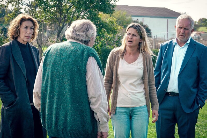 v.li.: Bibi Fellner (Adele Neuhauser), Alois Schober (Haymon Maria Buttinger), Irene Winkler (Doris Hindinger), Moritz Eisner (Harald Krassnitzer). – Bild: ORF/​Petro Domenigg