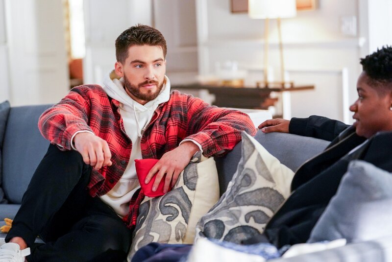 Cody Christian (Asher Adams), Bre-Z (Tamia ‚Coop‘ Cooper). – Bild: ORF/​PRO7/​Warner/​The CW/​Troy Harvey