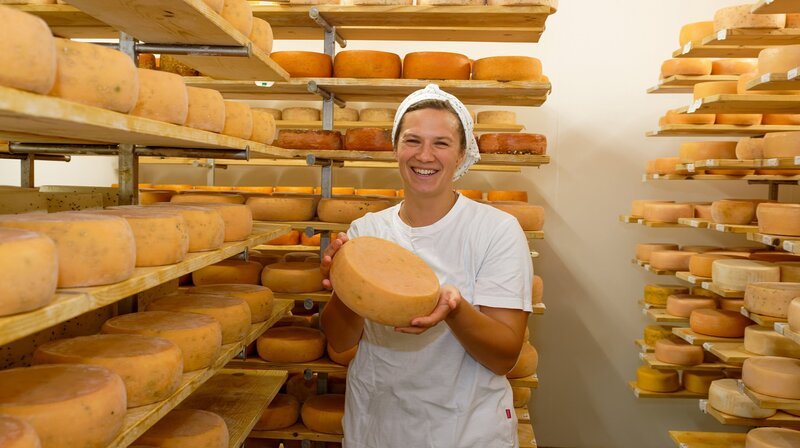 Mira Kuhlmann in ihrer „Schatzkammer“. – Bild: MDR/​MiaMedia/​Thomas Wolf