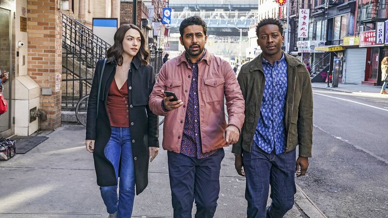 „Raspberry Pie“ – Miles is confused when the God Account sends him his own name as a friend suggestion. But when Rakesh discovers that Miles’ Facebook account has been cloned and the suggestion was for the fake account, they turn their attention to the hacker, Zack (guest star CHOSEN JACOBS), a teenage computer prodigy. Also, Ali begins fertility treatments in an effort to freeze her eggs before beginning chemo. Pictured: Violett Beane as Cara Bloom, Suraj Sharma as Rakesh Singh and Brandon Micheal Hall as Miles Finer. – Bild: CBS Broadcasting, Inc.