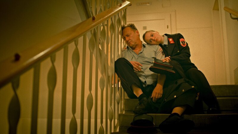 Alfred Staudach (Rainer Wöss), Gerti 80er (Alice Prosser) – Bild: Lotus Film /​ ORF