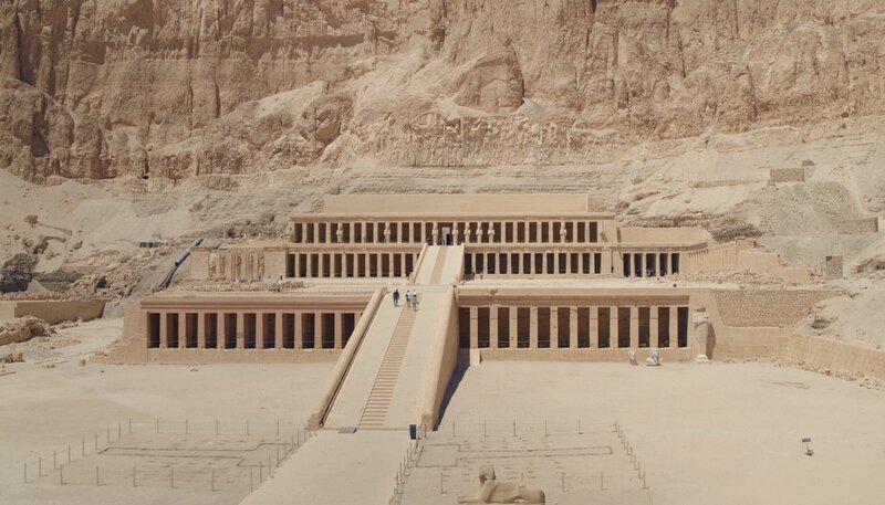 Totentempel der Hatschepsut aus der 18. Dynastie gehört zu den bekanntesten Tempeln Ägyptens. Er ist den Göttern Amun-Re und Hathor geweiht. – Bild: phoenix/​ZDF/​Pernel Media