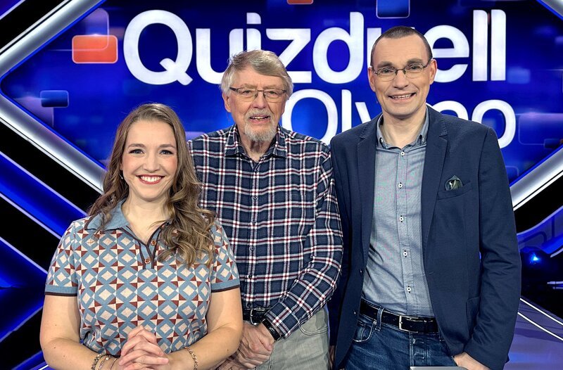 Quizduell-Olymp: Marie-Louise Finck (l.), Prof. Eckhard Freise (M.) und Thorsten Zirkel (r.) – Bild: ARD/ITV Studios Quizduell-Olymp: Marie-Louise Finck (l.), Prof. Eckhard Freise (M.) und Thorsten Zirkel (r.) – Bild: ARD/ITV Studios
