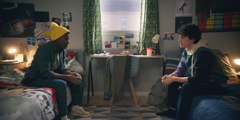 Der Streit zwischen Jack (Sam Darius, l.) und Benoit (Étienne Moana, r.) eskaliert. – Bild: ZDF/​2023 Cottonwood Media/​ZDF Studios/​ Opéra National de Paris