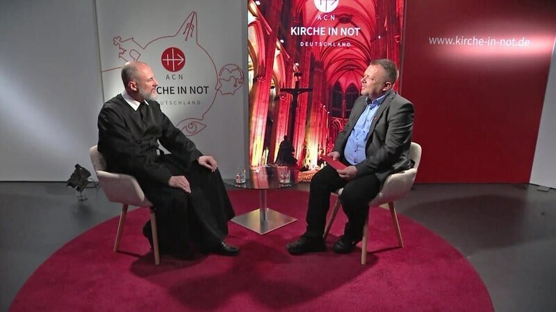 Pater Ralph Heiligtag (links), Volker Niggewoehner (rechts) – Bild: Bibel TV