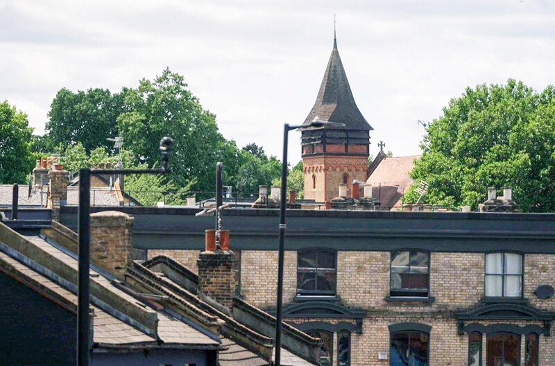 In Clapham Common, einer ausgedehnten Grünfläche im Süden Londons, trieb einst einer der ersten Bösewichte der Neuzeit sein Unwesen. – Bild: Elephant Doc