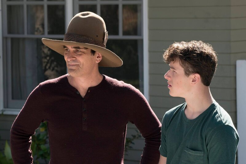 L-R: Phil Dunphy (Ty Burrell), Luke Dunphy (Nolan Gould) – Bild: ViacomCBS