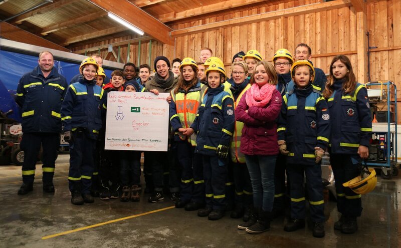 Das Motto der Jugend vom THW Rosenheim: „Wo andere rauslaufen, rennen wir rein!“ – Bild: BR/​megaherz gmbh