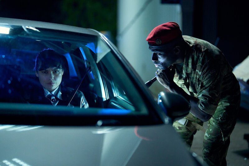 Jing Lusi als Hana Li, li. – Bild: Robert Viglasky /​ Sony Pictures Entertainment