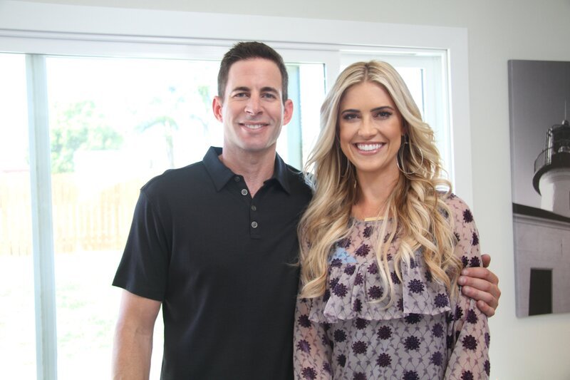 Viel Arbeit und ein hohes finanzielles Risiko haben das Ehepaar Christina (r.) und Tarek (l.) wieder in eine Bruchbude gesteckt. Nun ist die Frage: Hat sich das finanzielle Risiko gelohnt und finden sie einen Abnehmer für das Ergebnis? – Bild: HGTV/​Scripps Networks, LLC.