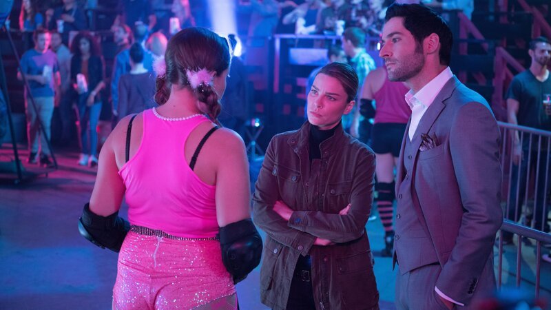 Nun, da der Sinnerman in Gewahrsam ist, macht Lucifer  (Tom Ellis) alles, um sein Teufelsgesicht zurückzubekommen. – Bild: RTL /​ 2016 WBEI /​ Schachfiguren