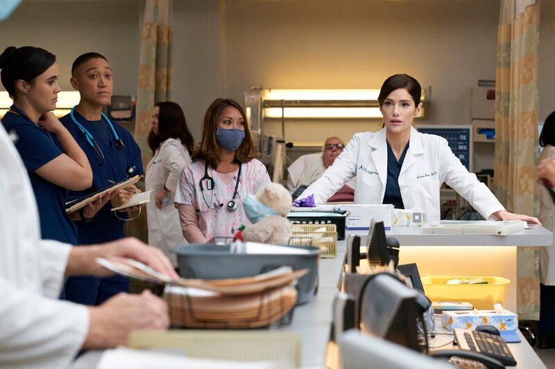Dr. Lauren Bloom (Janet Montgomery, r.) – Bild: NBC /​ RTL /​ Universal Television LLC