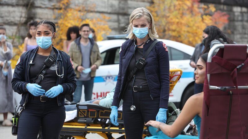 Gianna Mackey (Adriyan Rae, l.) und Sylvie Brett (Kara Killmer, r.) – Bild: RTL