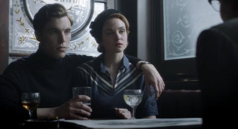 Mike Rogers (Tom Hughes, l.); Ellie Goodman (Joanna Vanderham, r.) – Bild: Sat.1 Gold