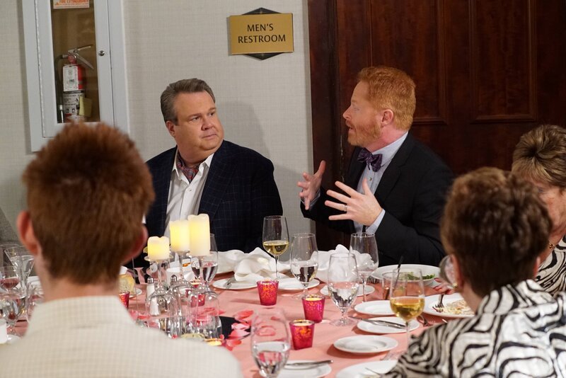 L-R: Cameron Tucker (Eric Stonestreet), Mitchell Pritchett (Jesse Tyler Ferguson) – Bild: ViacomCBS
