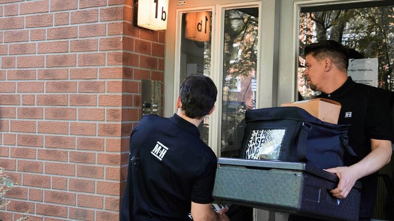 Steffen Henssler (l.), Tim Mälzer – Bild: TVNOW /​ Hendrik Lüders