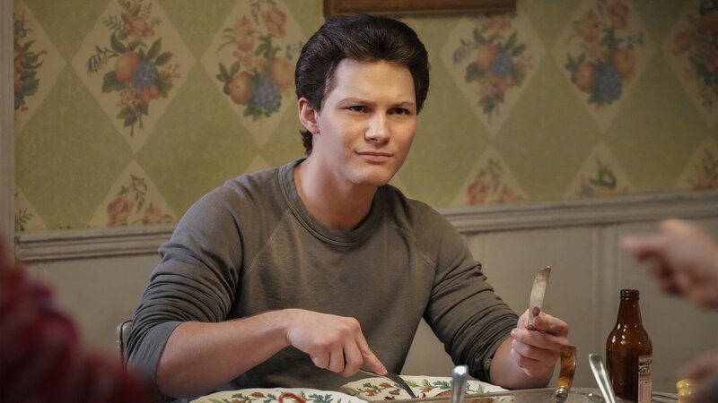 George Cooper Jr. (Montana Jordan) – Bild: Warner Bros. Discovery, Inc. or its subsidiaries and affiliates