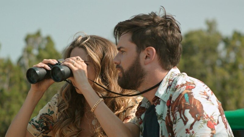 Charles (Jack Whitehall) und Elaine (Shailene Woodley) – Bild: RTLZWEI Charles (Jack Whitehall) und Elaine (Shailene Woodley) – Bild: RTLZWEI
