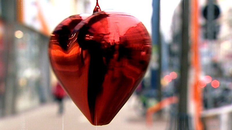 Betrug mit der Liebe: Hochsaison für Heiratsschwindler. – Bild: ORF