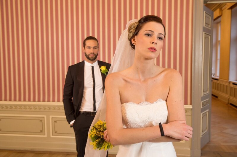 Wenn sich Nadine (Nadine Trinker) nich schleunigst zusammenreißt, verliert sie den Modeljob. – Bild: RTL /​ Claudius Pflug