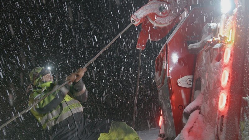 Thord working the chains. – Bild: National Geographic