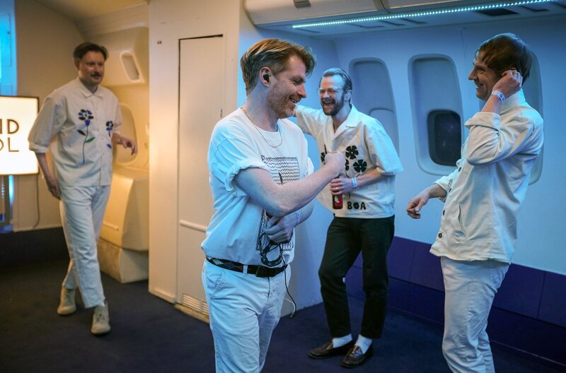 Gemeinsam gründeten die vier Freunde Vincent Neff, David Maclean, Tommy Grace und Jimmy Dixon (v.l.) Django Django. – Bild: Véronique Fel/​All rights reserved