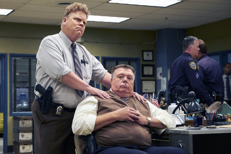 Hitchcock (Dirk Blocker, l.); Scully (Joel McKinnon Miller, r.) – Bild: 2018 UNIVERSAL TELEVISON LLC. All rights reserved. /​ John P. Fleenor Lizenzbild frei