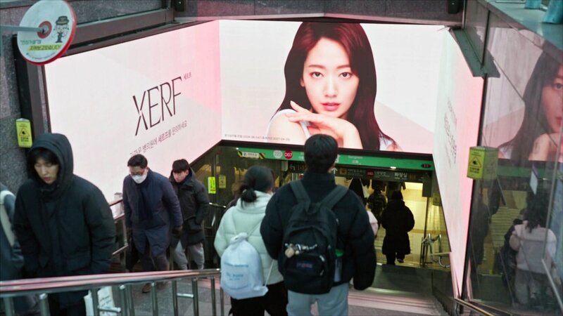 Korea: In Seouls Luxusviertel Gangnam sind riesige Werbeflächen für K-Beauty überall zu sehen. – Bild: ORF
