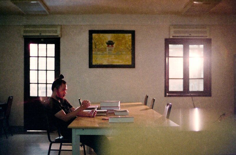 Ho Chi Minh City, Vietnam: Host Robert Joe visits the National Archives in Ho Chi Minh City to find out more about colonial history of the island prison, Con Dao. – Bild: FOX Networks /​ National Geographic Channels /​ Jeanette Lim