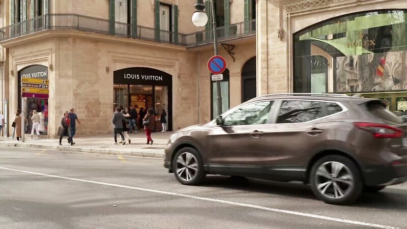 Das Bild zeigt die Geschäfte der Luxusmarken Louis Vuitton und Rolex in Palma de Mallorca, Spanien. – Bild: SPIEGEL TV