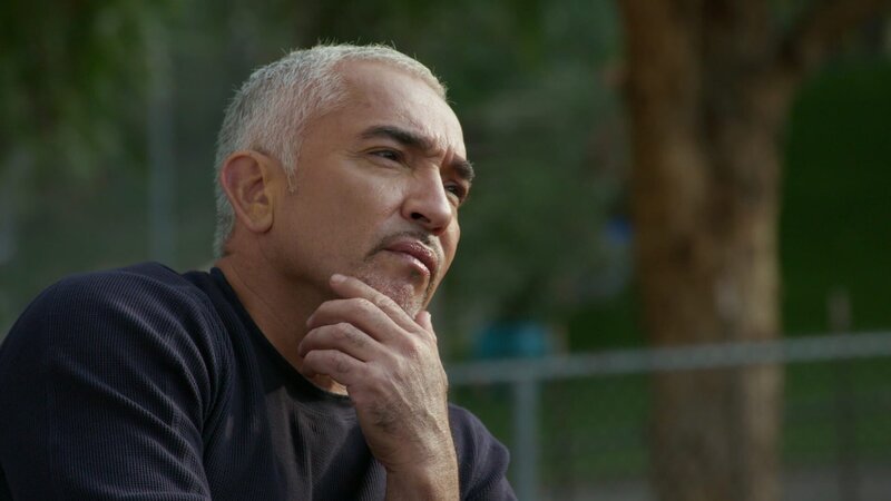 Cesar hört einem Kunden zu. (National Geographic) – Bild: National Geographic