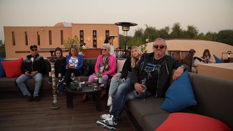 Davina und Shania verbringen gemeinsam mit ihren Eltern Carmen und Robert samt Großeltern einen schönen Urlaub. Los geht es für die Mädels gemeinsam mit Mutter Carmen mit einem schönen Ausritt durch die Wüste auf den Pferden. – Bild: RTLZWEI – Recht zum Abdruck/​Darstellung zeitlich/​sachlich beschränkt auf die Bewerbung der Sendung