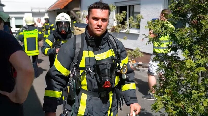 Die Feuerwehr Hanau ist zu einem Küchenbrand in der Innenstadt gerufen worden. – Bild: HR