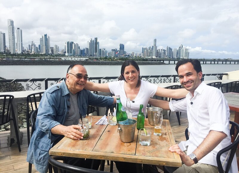 Meine fremde Heimat Staffel 2 Folge 3 – Panama Vince E. Abea mit seinen Kindern Nadine Kaltheuner, Raoul Abea in Panama City 2018 – Bild: SRF