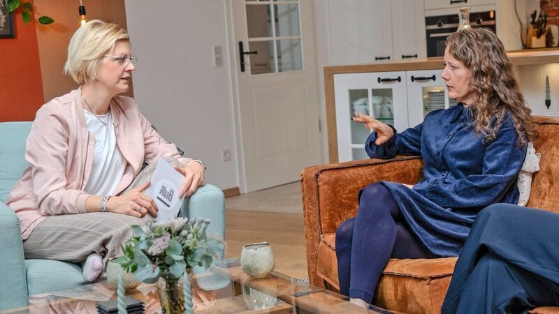 Elena Schulte (li.), Franzsika Roemer (re.) – Bild: Bibel TV