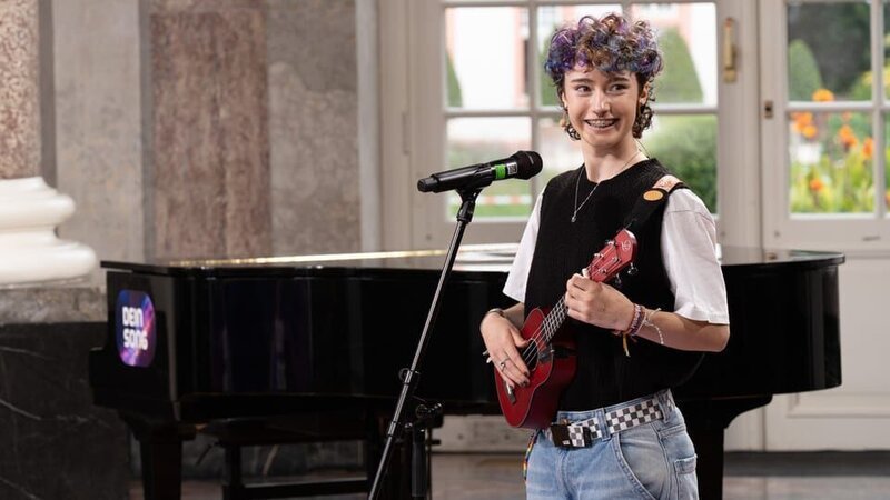 Lu bei ihrer Performance „Ich bin wer ich bin“ – Bild: ZDF/​Andrea Enderlein