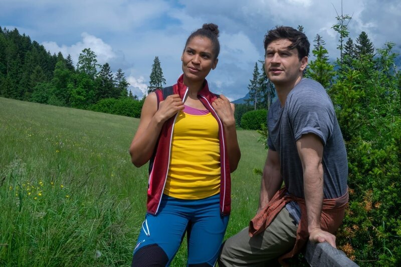 l-r: Alina Wagner (Cynthia Micas), Sebastian Rutloff (Jaime Ferkic) – Bild: ZDF und Erika Hauri