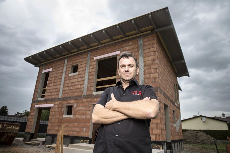 Er kämpft weiter unermüdlich gegen den Pfusch: der EU-Bausachverständige Günther Nussbaum … – Bild: ATV