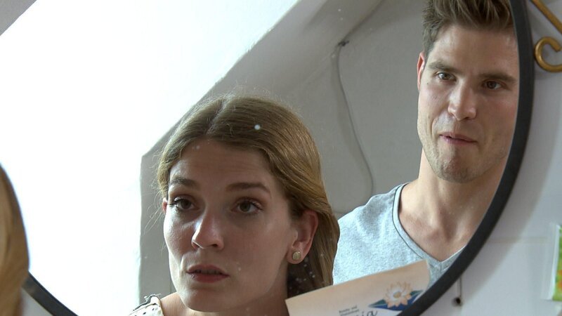 Wenn das eigene Kind plötzlich spurlos verschwindet, wenn man für seine Zivilcourage teuer bezahlen muss oder wenn eine schlimme Diagnose das ganze Leben auf den Kopf stellt, ist das ein herber Schicksalsschlag – für alle Beteiligten. Wie gehen sie mit der Situation um? Und vor allem: Wird es ihnen gelingen, wieder in ein glückliches Leben zurückzufinden? – Bild: SAT.1