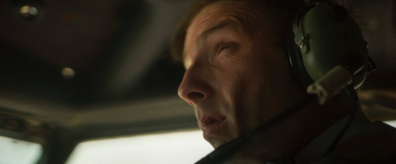 Ohne Windschutzscheibe muss der Co-Pilot quasi blind fliegen. – Bild: Raw Cut Television /​ ZDF und Raw Cut Television