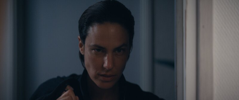 Eliott Tremblay (Julie Fournier) möchte Lola verführen. Wird es ihm gelingen? – Bild: Beta /​ ZDF