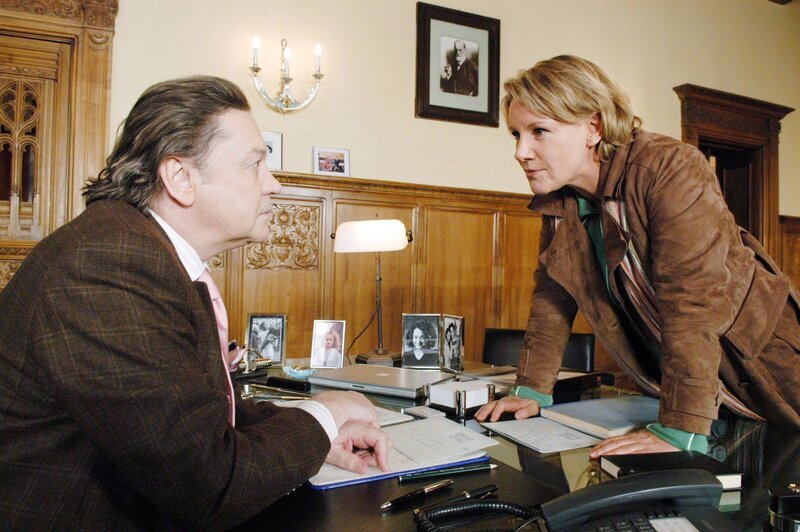 Helmut Berger (Fabian Plessen), Mariele Millowitsch (Mona Seiler). – Bild: ORF (FS1/​FS2) /​ ORF1