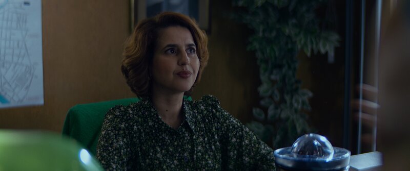 Für Bürgermeisterin Yasmine Jouvion (Nadia Roz) ist eines klar: Roller Derby ist zu gefährlich. Sie versucht, die Bürgerinnen und Bürger von Mézières davor zu schützen. – Bild: NOON /​ ZDF