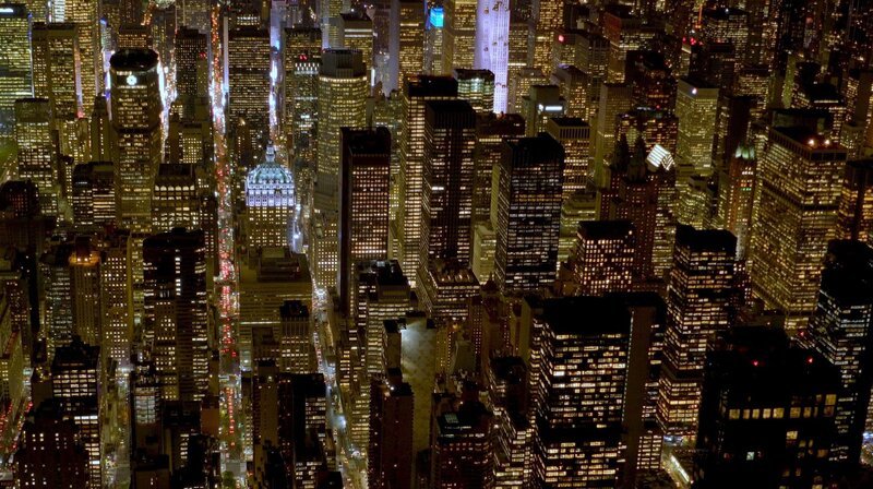 Frank Sinatra tauft New York 1977 zur „Stadt, die niemals schläft“. – Bild: phoenix/​ZDF/​Skyworks