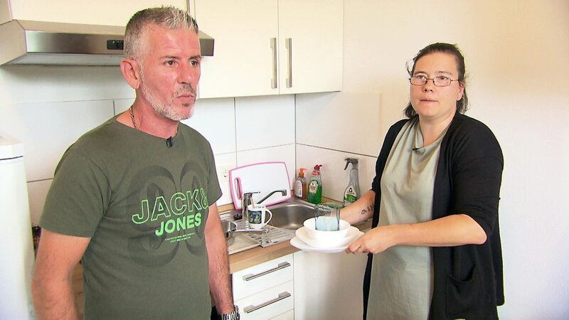 Mario will unterdessen seine Freundin Sabrina davon überzeugen, mit ihm zusammenzuziehen … – Bild: RTLZWEI