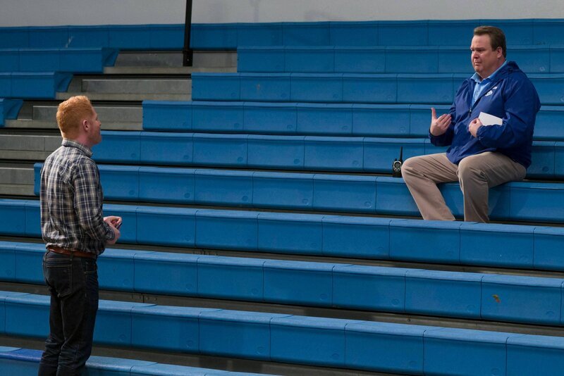 L-R: Mitchell Pritchett (Jesse Tyler Ferguson) und Cameron Tucker (Eric Stonestreet) – Bild: ViacomCBS