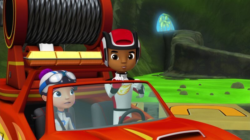 l-r: Gabby, AJ – Bild: Paramount