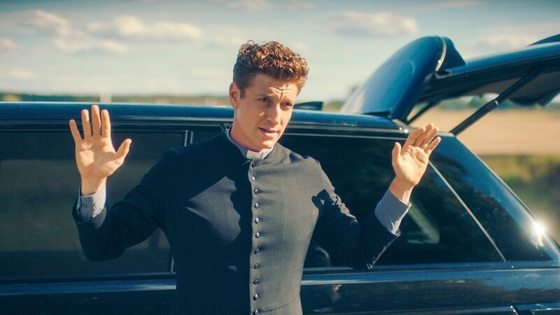 Maik (Daniel Donskoy) wird verhaftet. – Bild: TVNOW