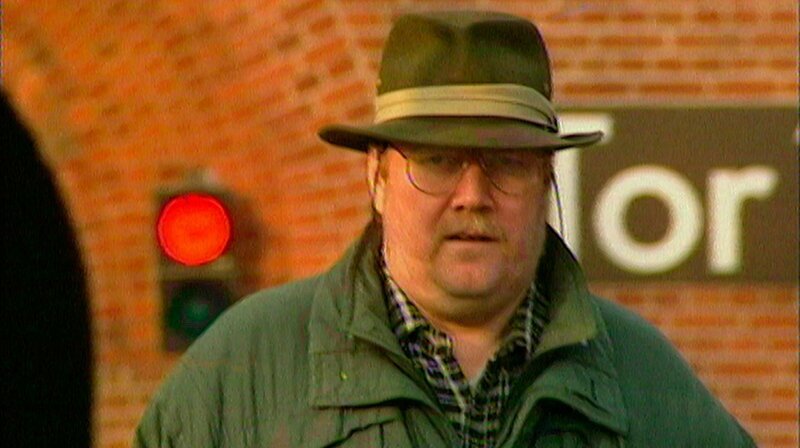 Das Jahr 2003 – „Berlin ist arm, aber sexy“: Klaus Wowereit prägt mit einem Satz ein neues Berlin-Image. Der Film „Good Bye, Lenin!“ löst eine Ostalgie-Welle aus und der Babyboom in Prenzlauer Berg sorgt für knappe Kitaplätze. Eine Berlin-Chronik der Superlative: Fünf Jahrzehnte von 1961, dem Jahr des Mauerbaus, bis 2009 als Berlin eine Weltstadt im 21. Jahrhundert ist. – Bankräuber Dieter Wurm – Bild: rbb