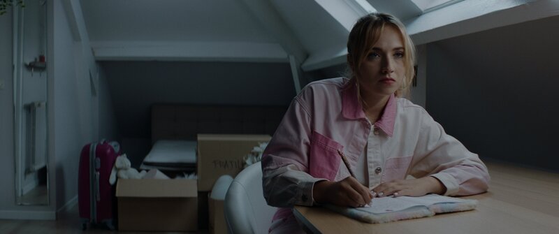 Trotz des hohen Risikos ist Lola (Chloé Jouannet) bereit, alles zu tun, um die Underground-Szene weiter anzuführen. – Bild: NOON /​ ZDF und NOON